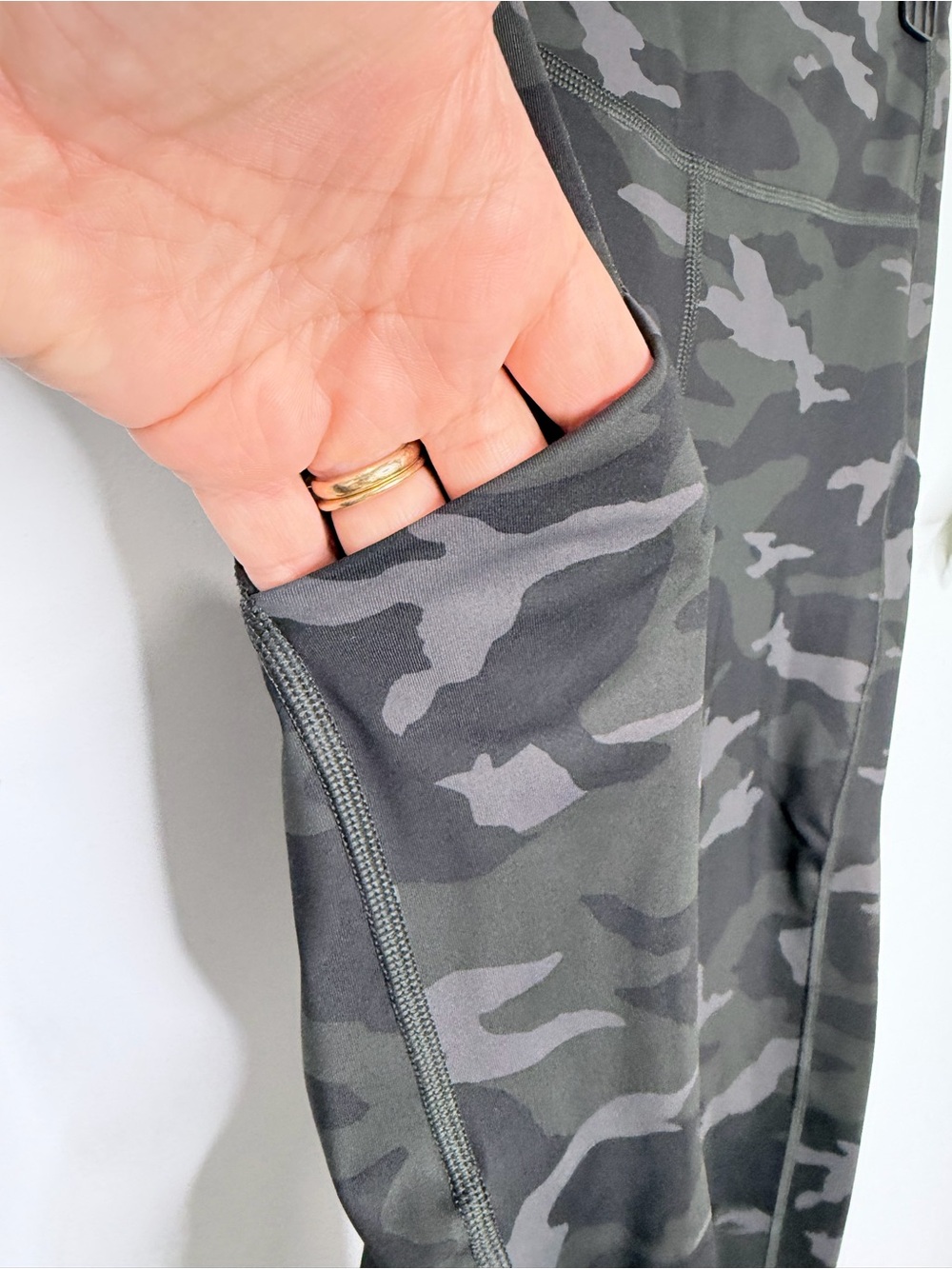 Athleta 7/8 Camo Tight Leggings Size M - Picture 2 of 8